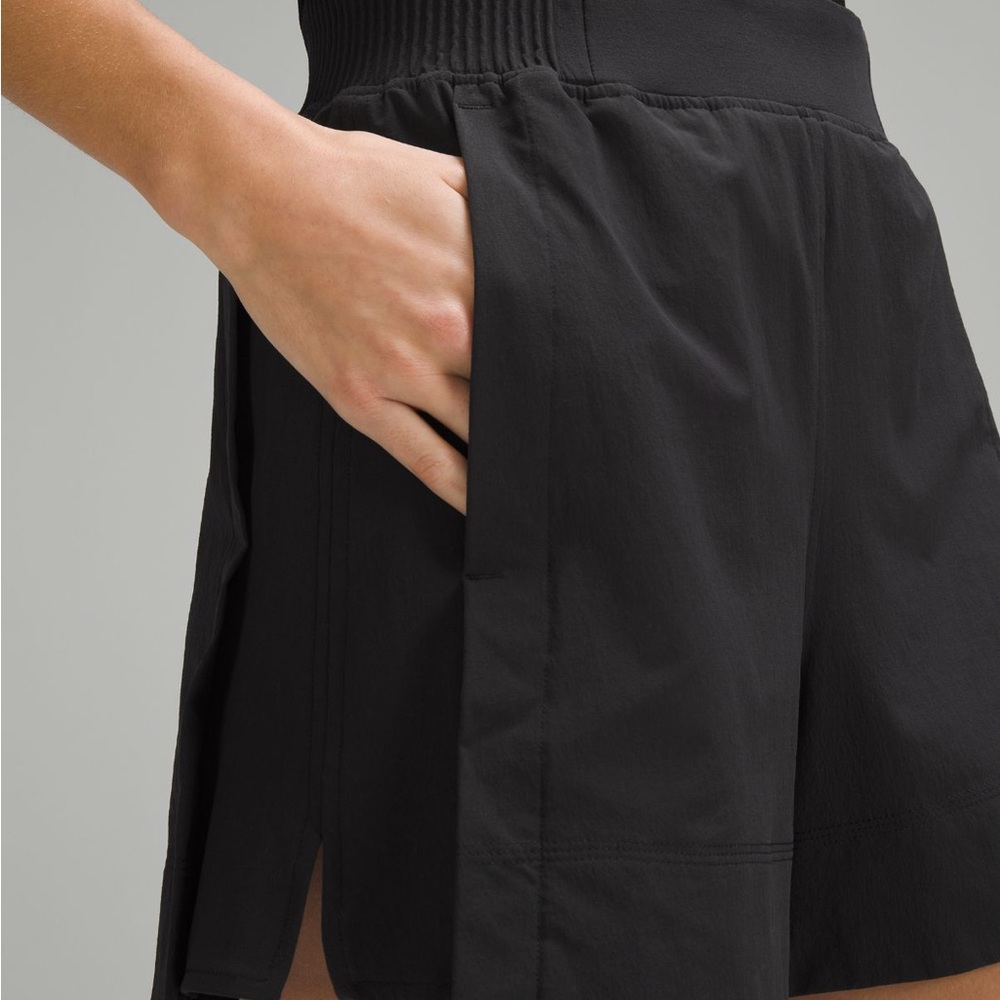 Lululemon Stretch Woven Relaxed Fit High Rise 4” in Short